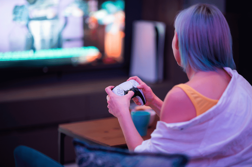 mulher jogando videogame