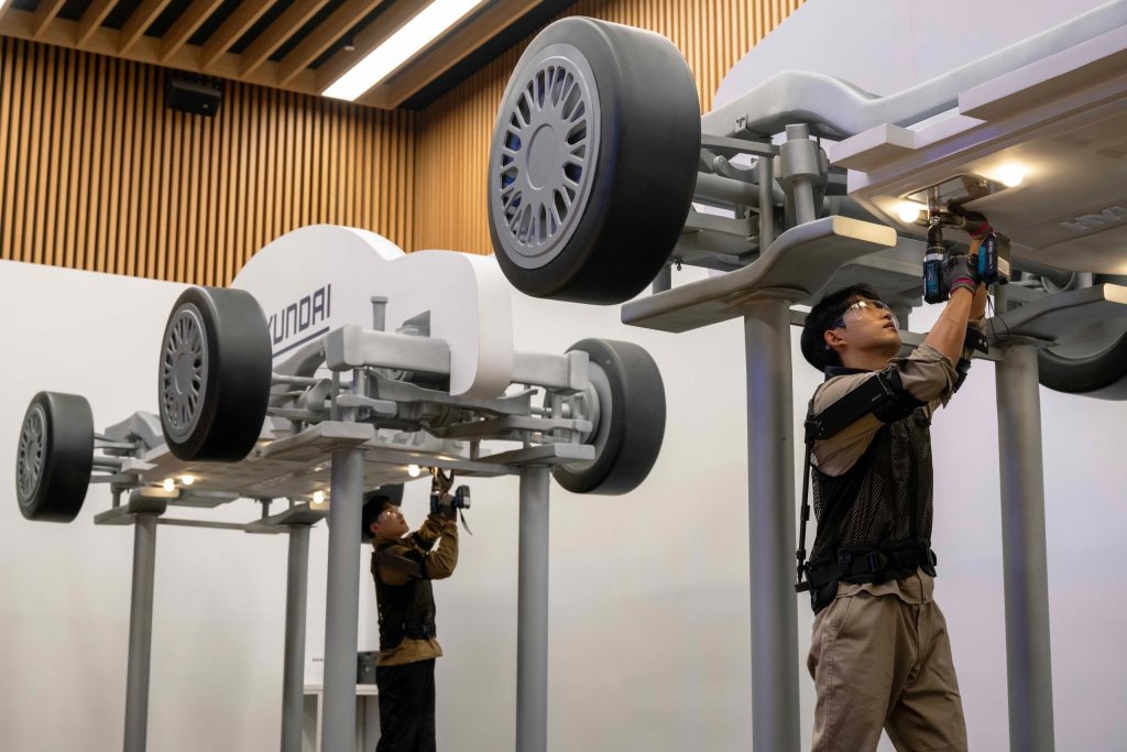 Este robô vestível chega em 2025 e pode revolucionar a indústria automotiva