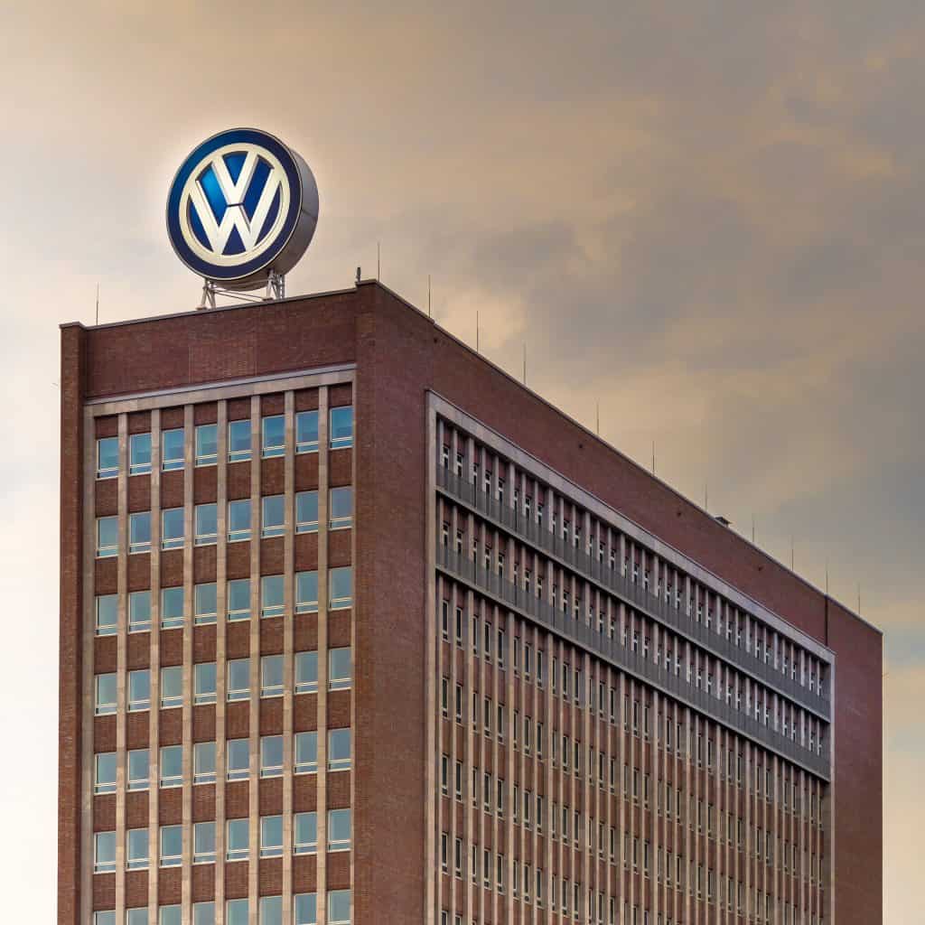 Fachada da fábrica da Volkswagen em Wolfsburg (Alemanha)
