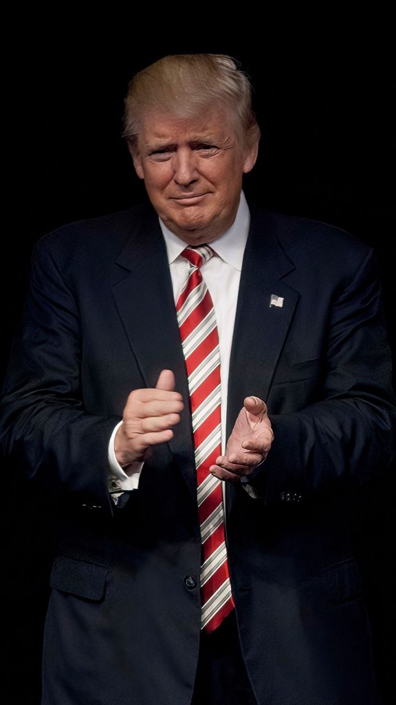 Donald Trump batendo palmas