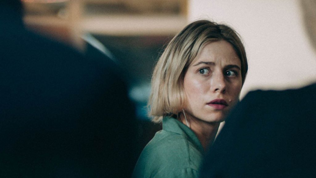 A Lien (2023) / Crédito: Tara Sheffer, Rebecca Eskreis, Sam Cutler-Kreutz, David Cutler-Kreutz (divulgação)