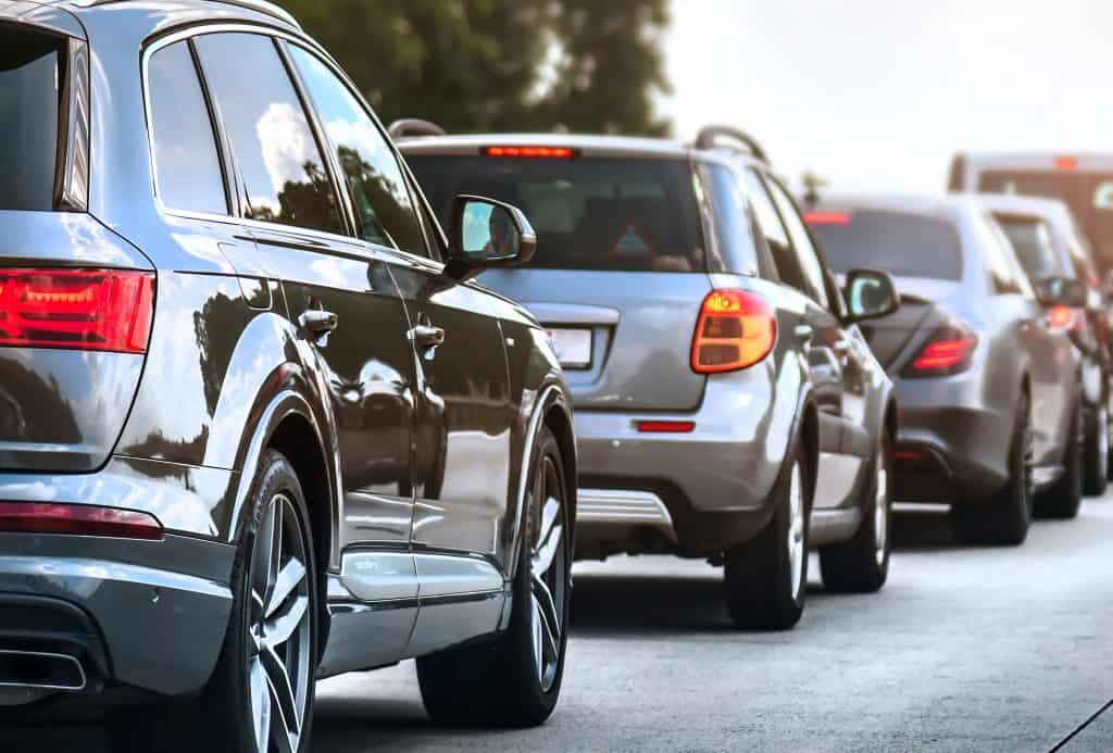 Carros em trânsito