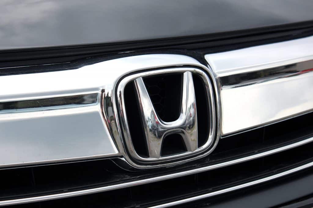 Logo da Honda em um carro