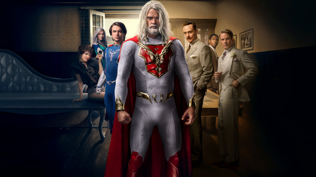 Arte promocional da série "Jupiter's Legacy" (2021), da Netflix. Um herói de cabelos brancos e traje branco com capa vermelha está em destaque, com outros personagens ao fundo, incluindo figuras em trajes heroicos e roupas formais. O clima é dramático e solene, sugerindo um conflito entre passado e presente.