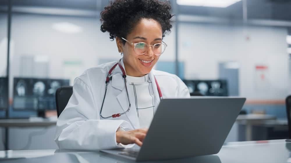 ChatGPT é aprovado em exame nacional de medicina dos EUA