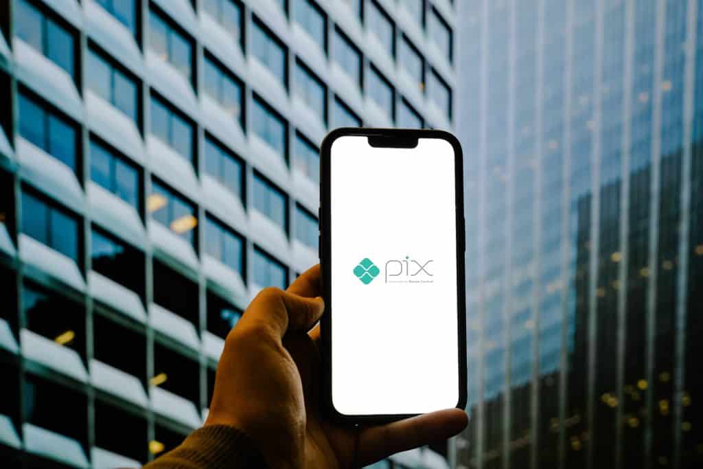 Logo do Pix em smartphone