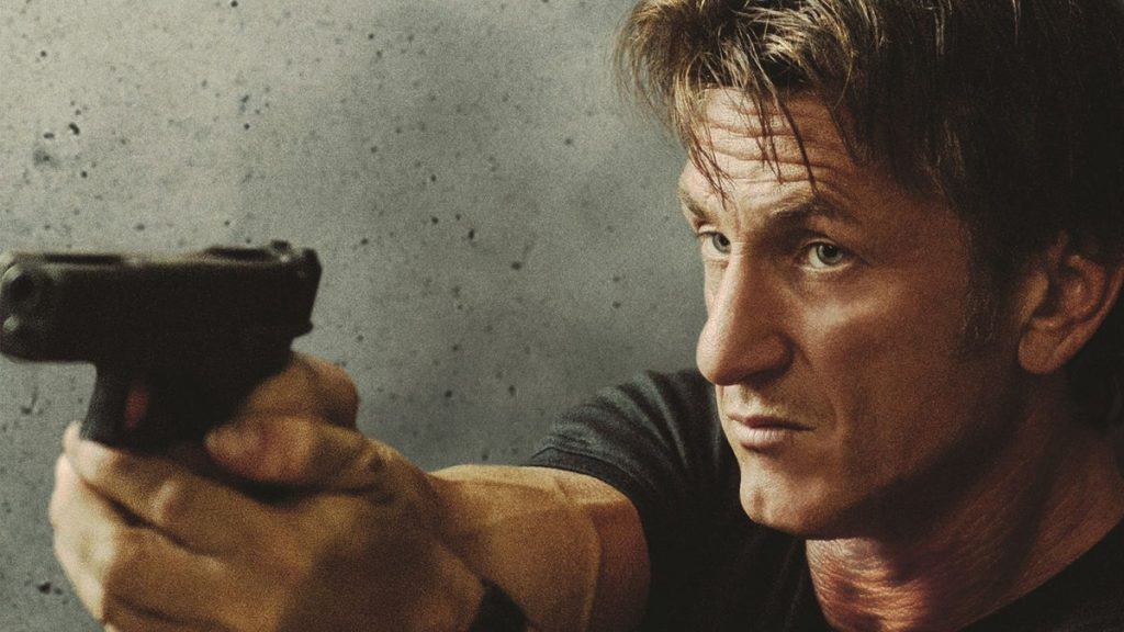 imagem mostra o protagonista do filme FRANCO ATIRADOR com um revólver na mão