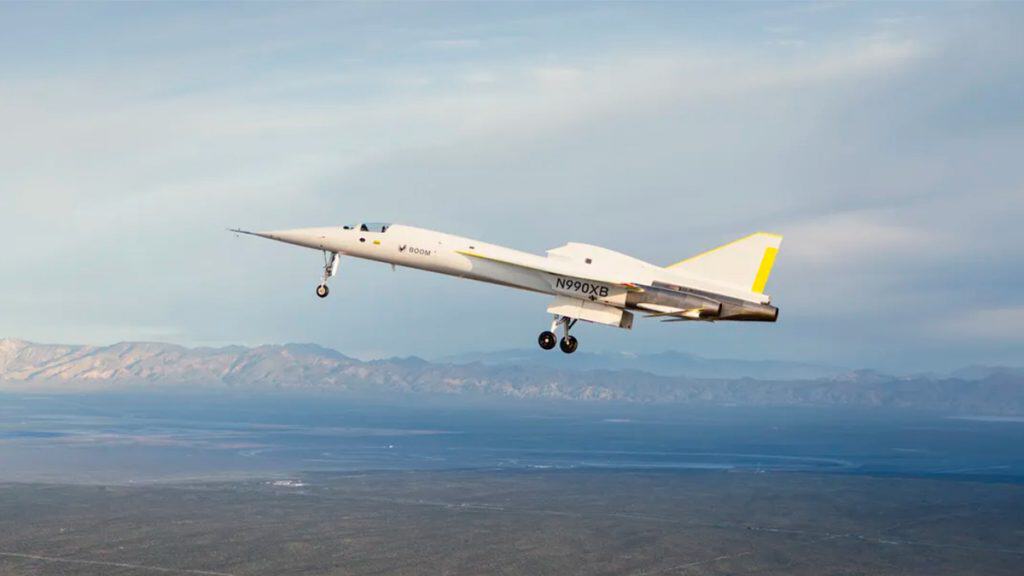 Avião supersônico XB-1 no ar
