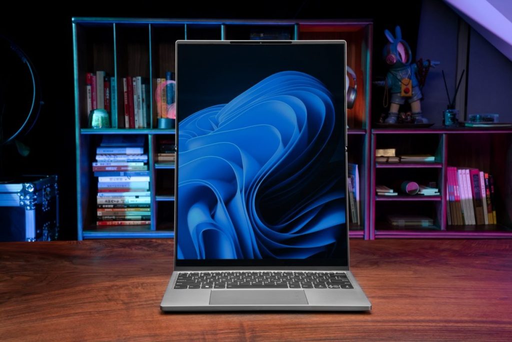 Thinkbook Flip de frente com a tela esticada ao máximo