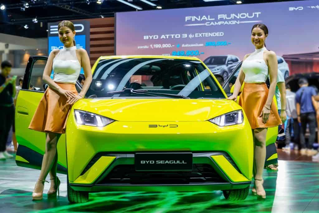 BYD Dolphin Mini (Seagull) carro chinês eletrificiado em exposição