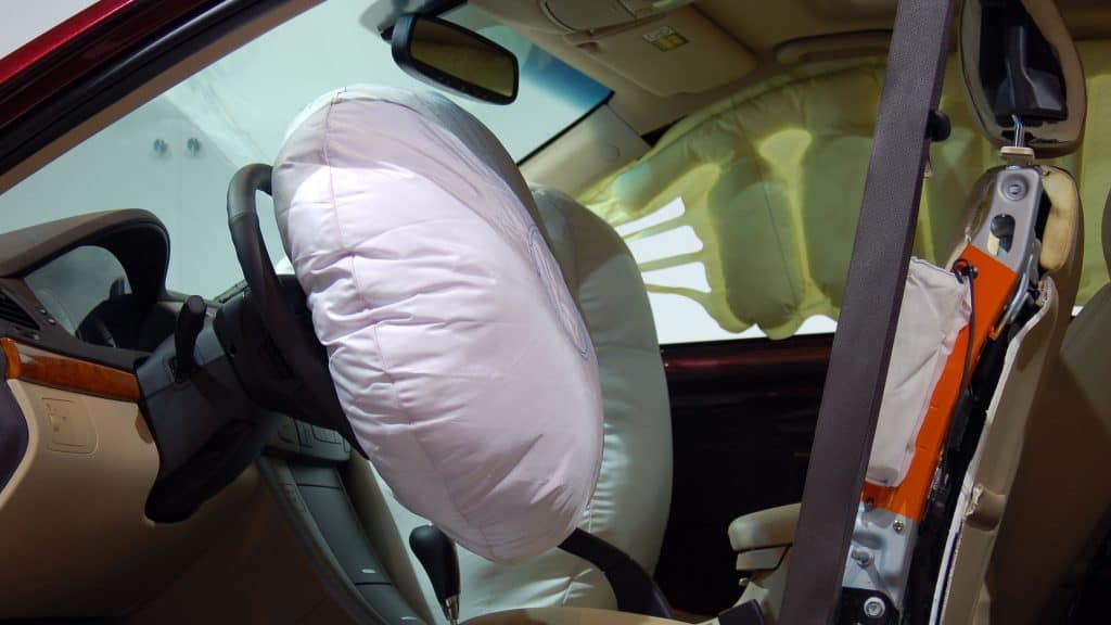 carro com o airbag acionado