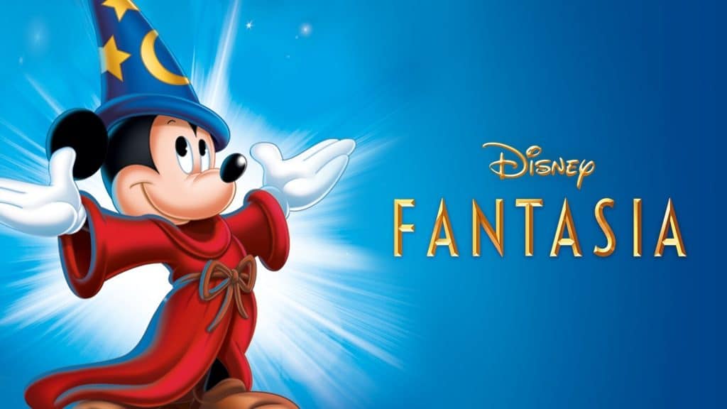 Personagem Mickey com uma cartola na cabeça e um roupão vermelho.