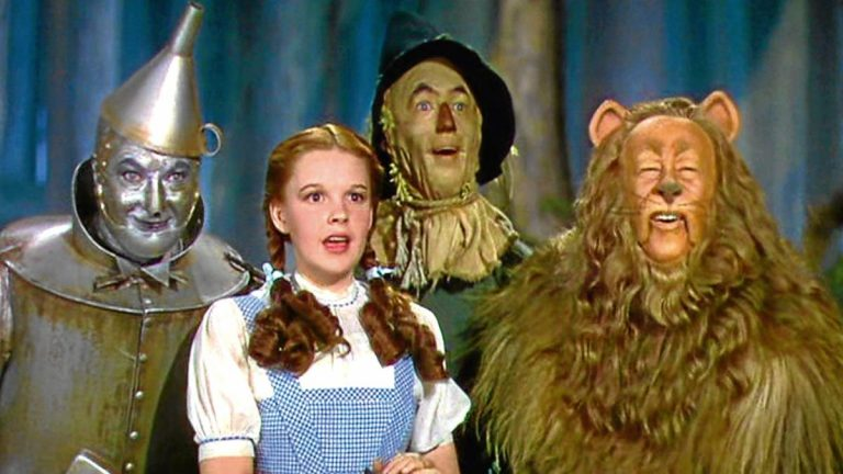 homem de lata, espantalho, leão e dorothy de O magico de oz