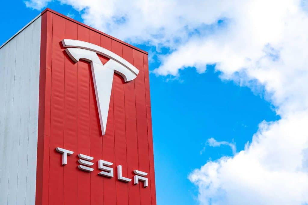 Fachada da loja da Tesla