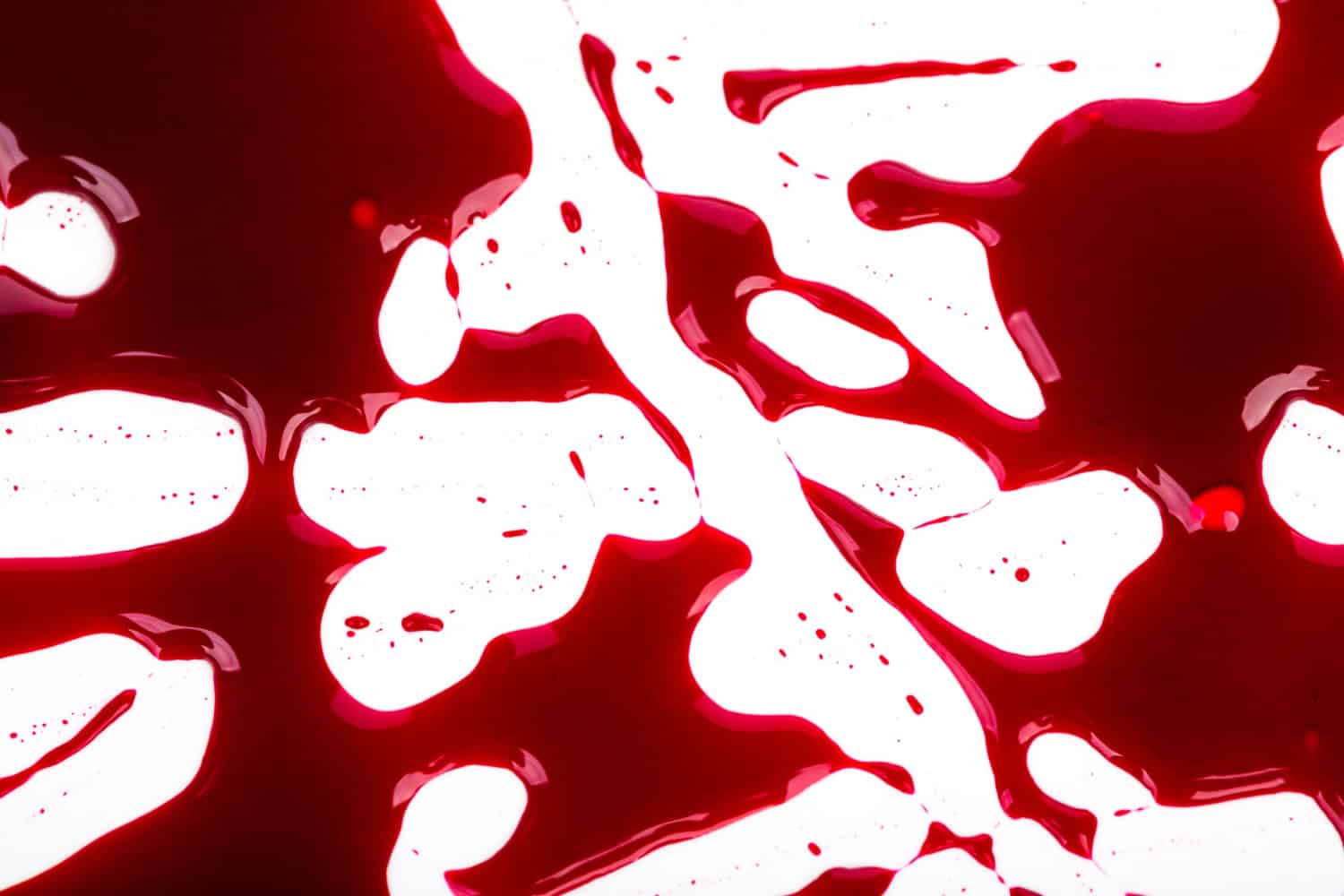imagem ilustrativa de sangue sobre um fundo branco