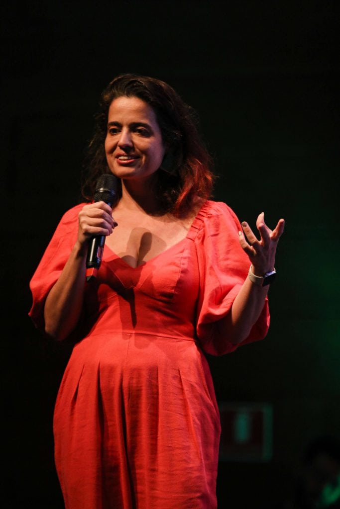 Vanessa Mathias, cofundadora da White Rabbit, em palestra no evento Spotlight, em comemoração aos 20 anos do Olhar Digital
