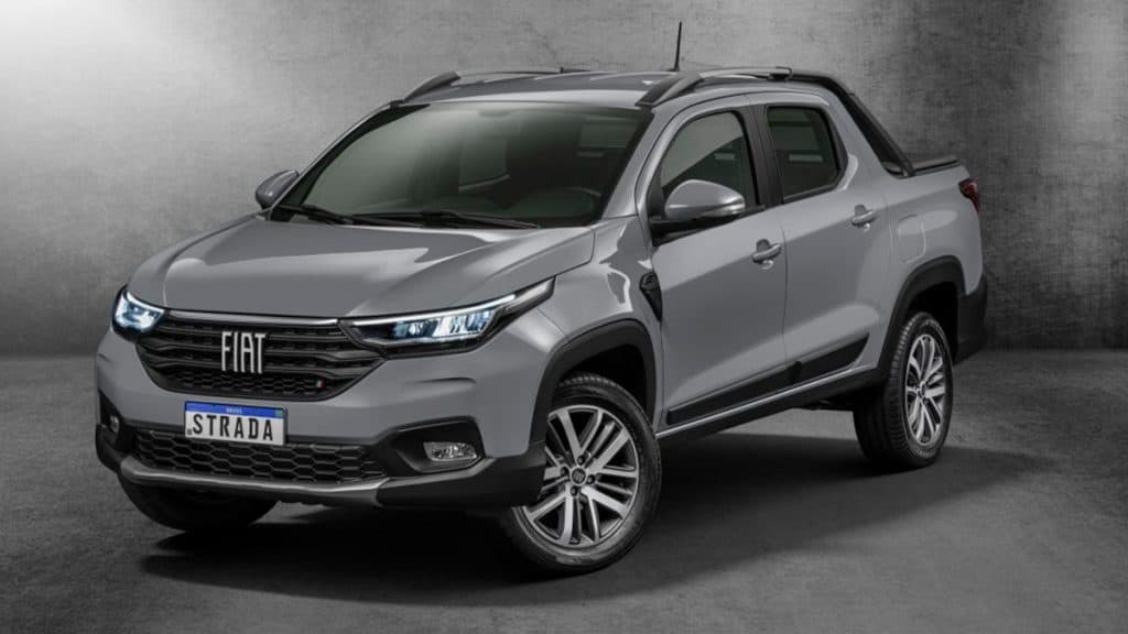 Fiat Strada meio de lado