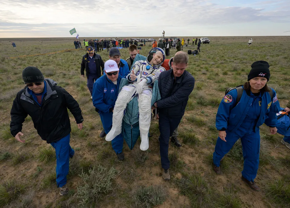 Aos 70 anos, astronauta mais velho da NASA pousa na Terra