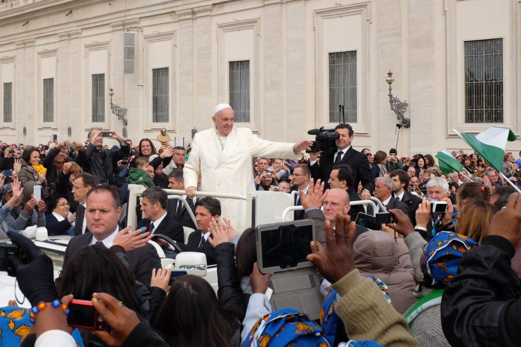 papa francisco em público