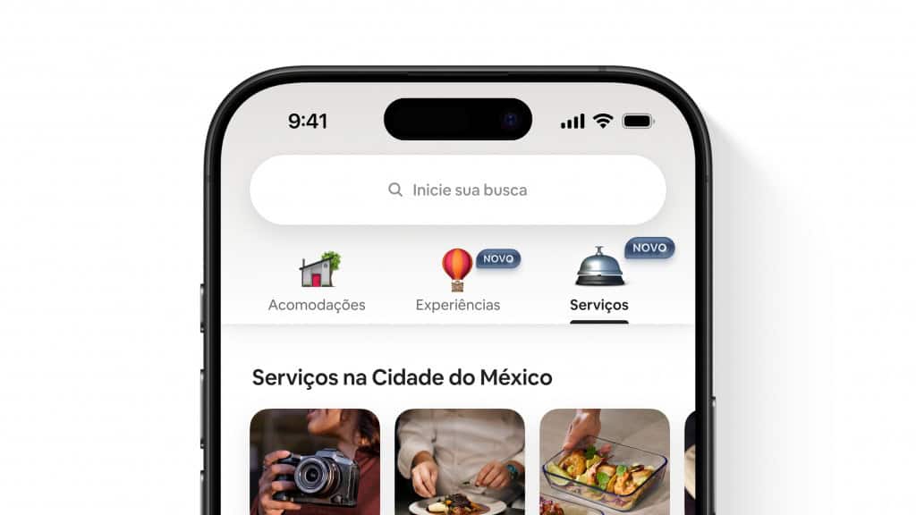 Montagem mostrando topo de nova interface do aplicativo do Airbnb num iPhone