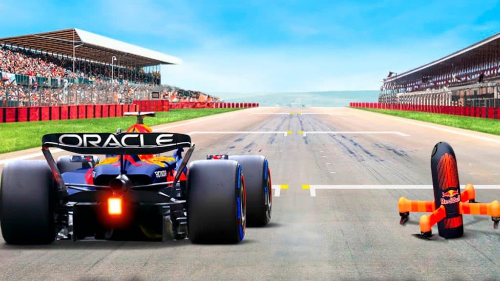 Carro de F1 e drone em pista de corrida