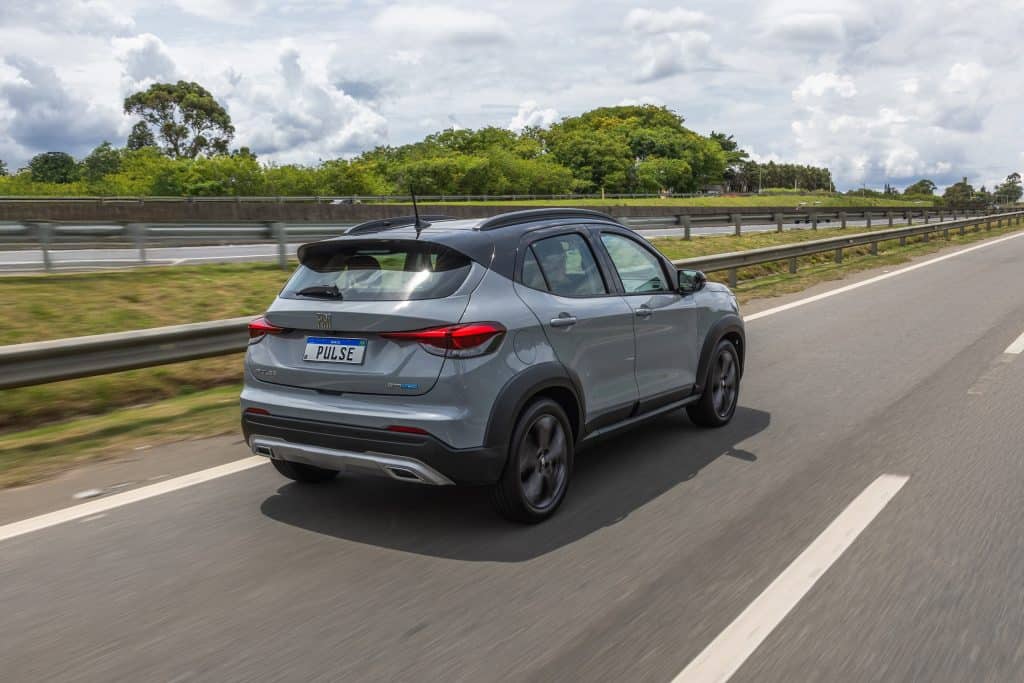 Traseira e lateral do Fiat Pulse Audace híbrido