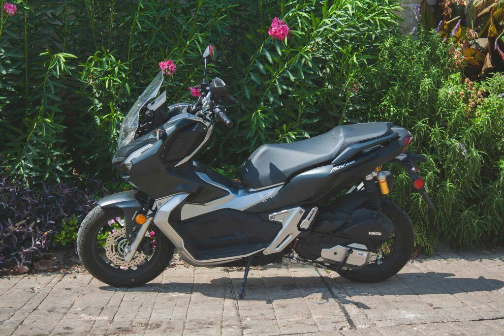 Imagem de uma scooter, tipo de motocicleta