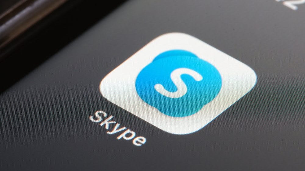 Close up do aplicativo Skype na tela inicial do iPhone