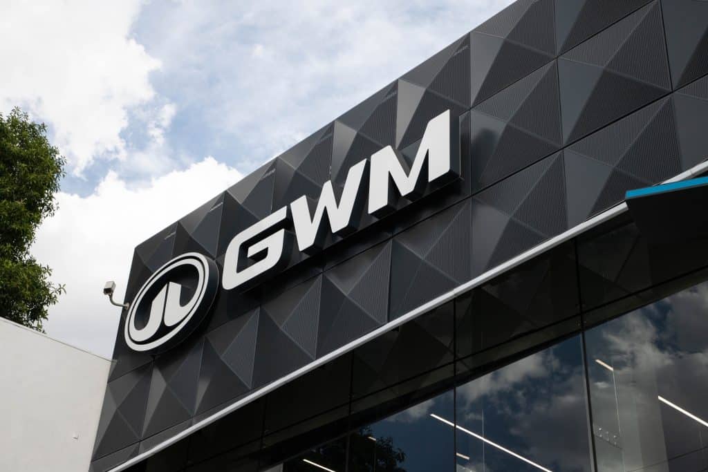 Logo da GWM na fachada de uma loja
