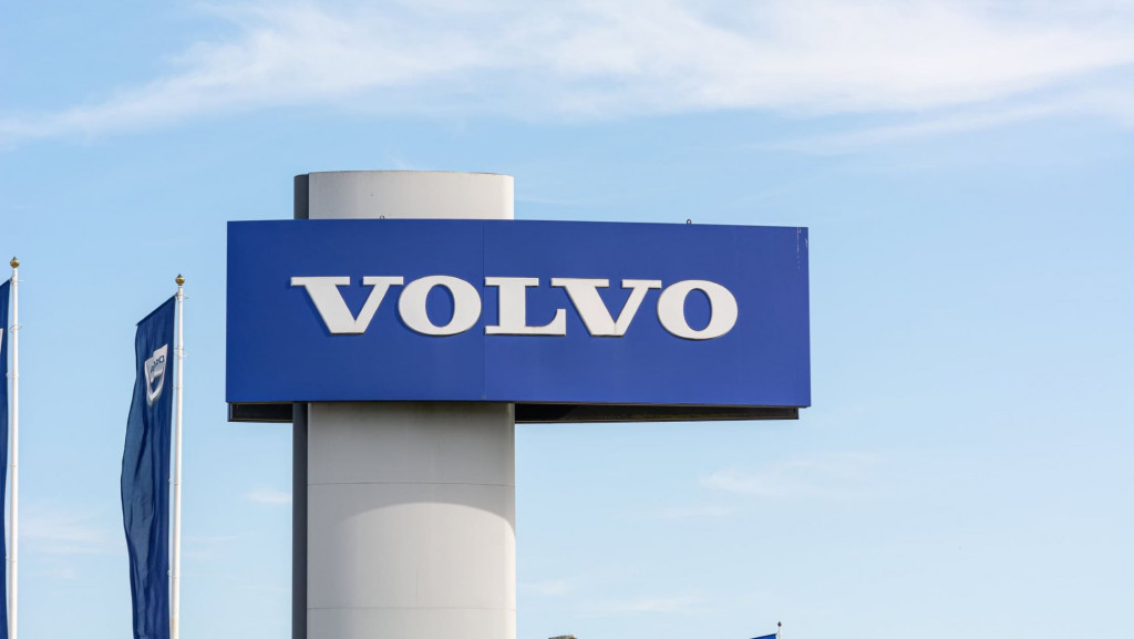 Placa da Volvo em empresa da marca