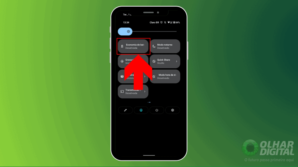 imagem mostra o botão de economia de energia no setor de notificações de um celular android