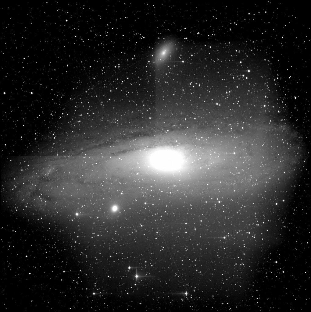 Imagem da Galáxia de Andromeda captada pelo Flyeye