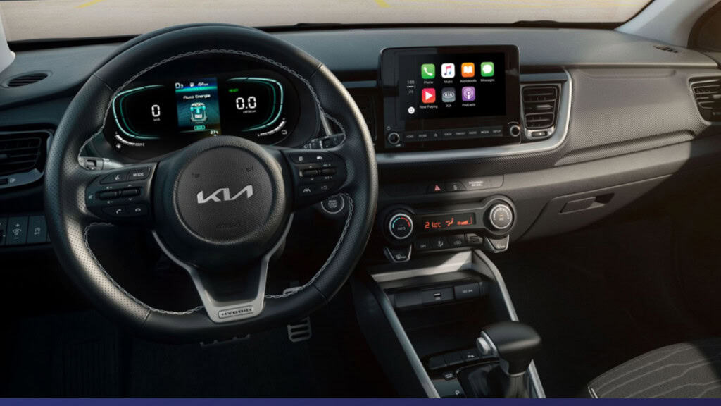 imagem mostra o interior de um carro híbrido