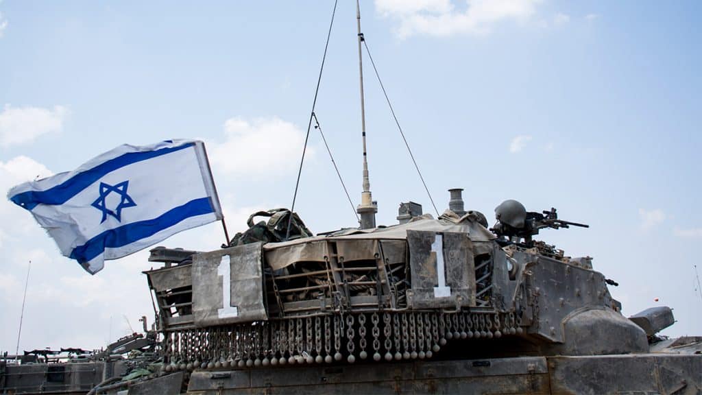 Tanque de guerra com bandeira de Israel