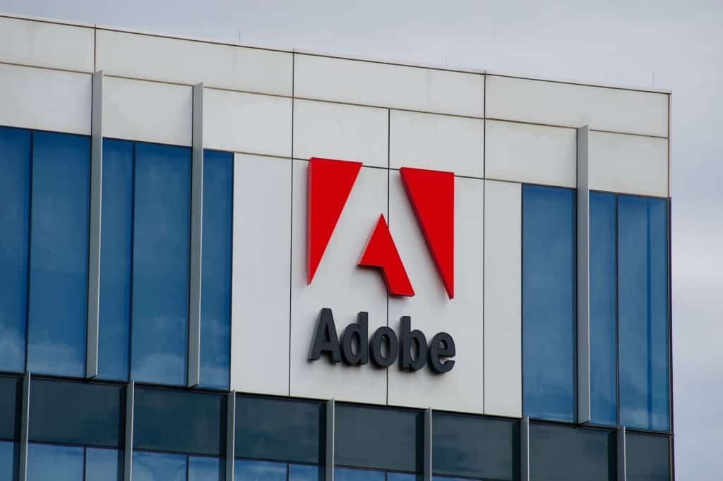 Fachada da Adobe