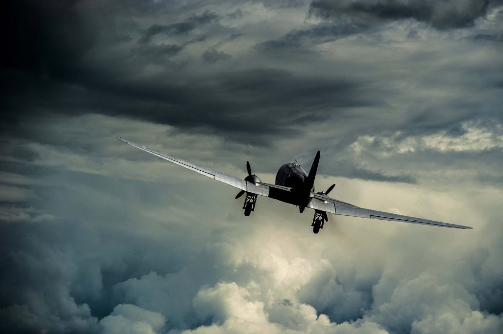 Avião entra em tempestade