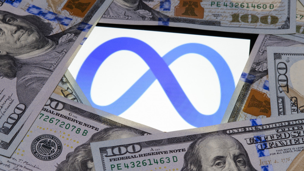 Logo da Meta cercado por notas de dólar