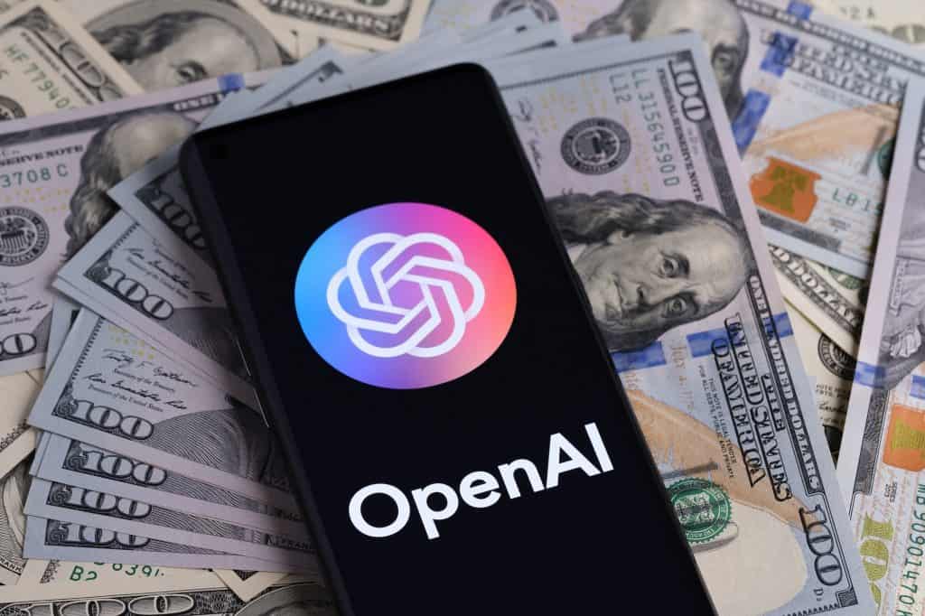 logo da openai em celular cercado de dólares