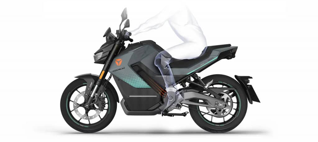 A motocicleta Yadea Keeness alcanca a velocidade máxima de 100 km/h