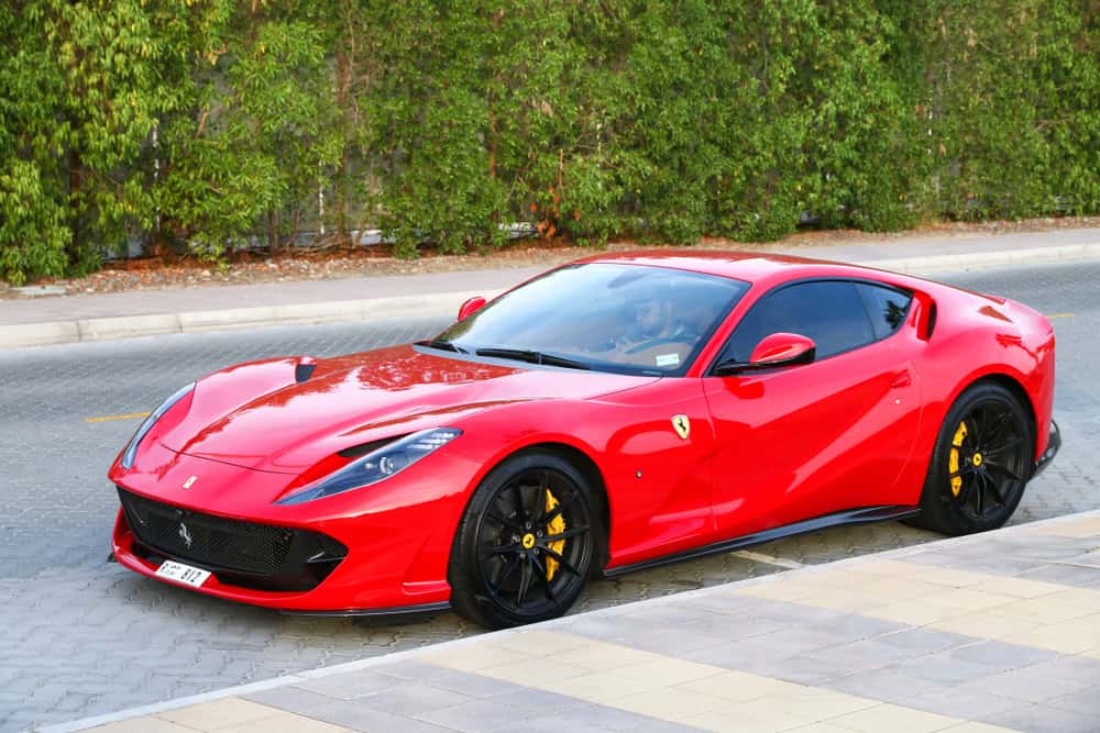 Ferrari 812 Superfast vermelha