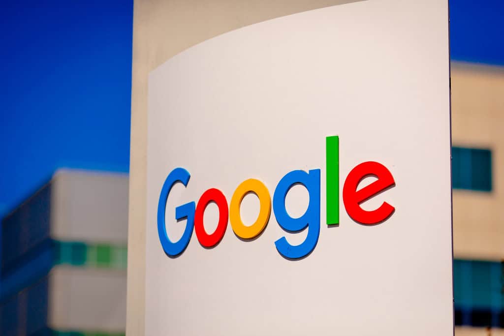Logo do Google em uma placa