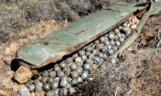 Uma Cluster Bomb de Israel que não explodiu em solo Libanês, em 2006 