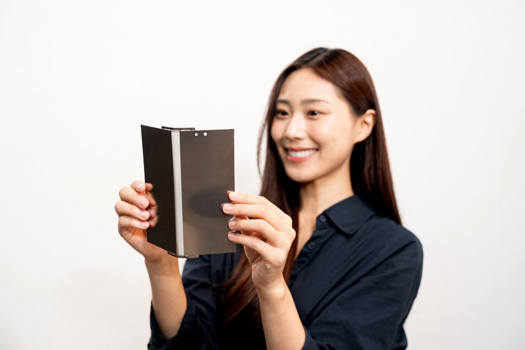 Samsung adicionou uma placa de titânio à tela OLED do Galaxy Z Fold 7