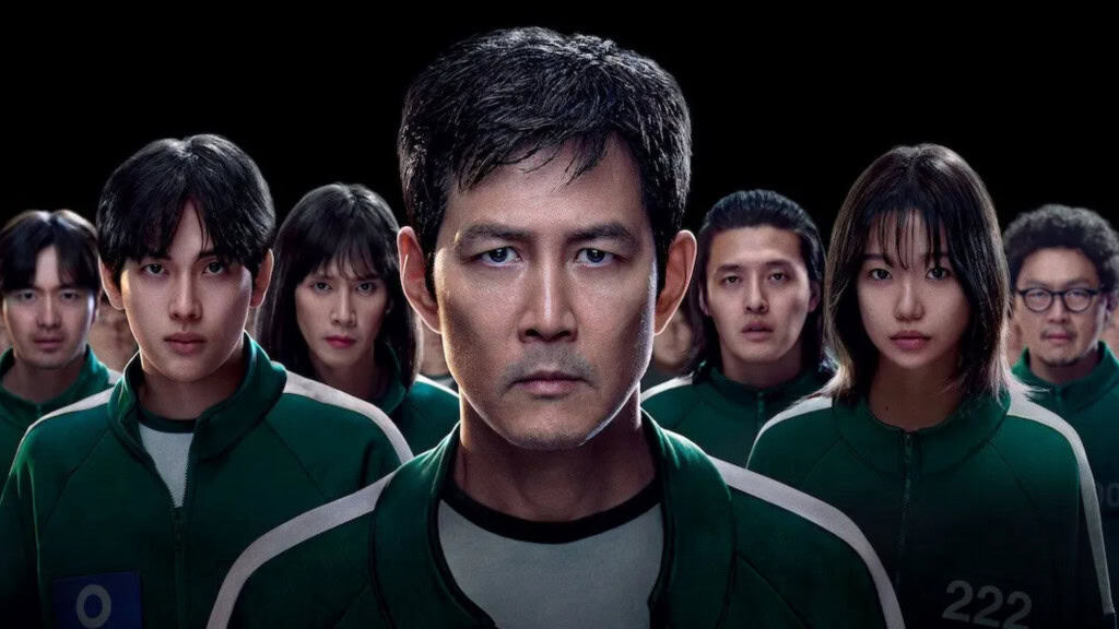 personagens coreanos em um fundo preto com roupa verde