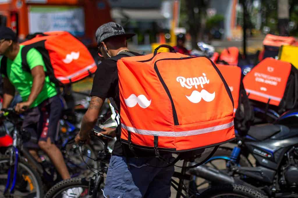 entregador em bicicleta