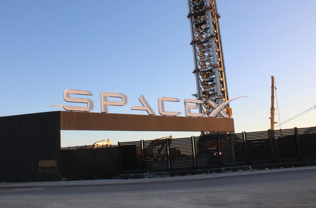 Fachada da entrada da SpaceX em Starbase