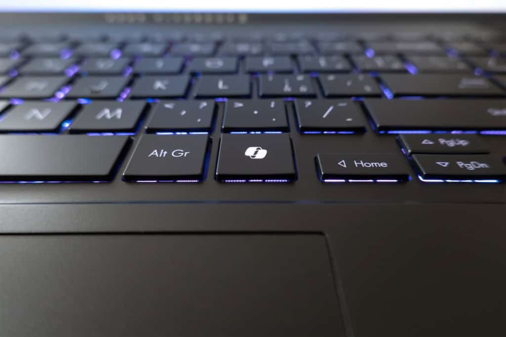 Teclado de um notebook, com destaque para a tecla do Microsoft Copilot
