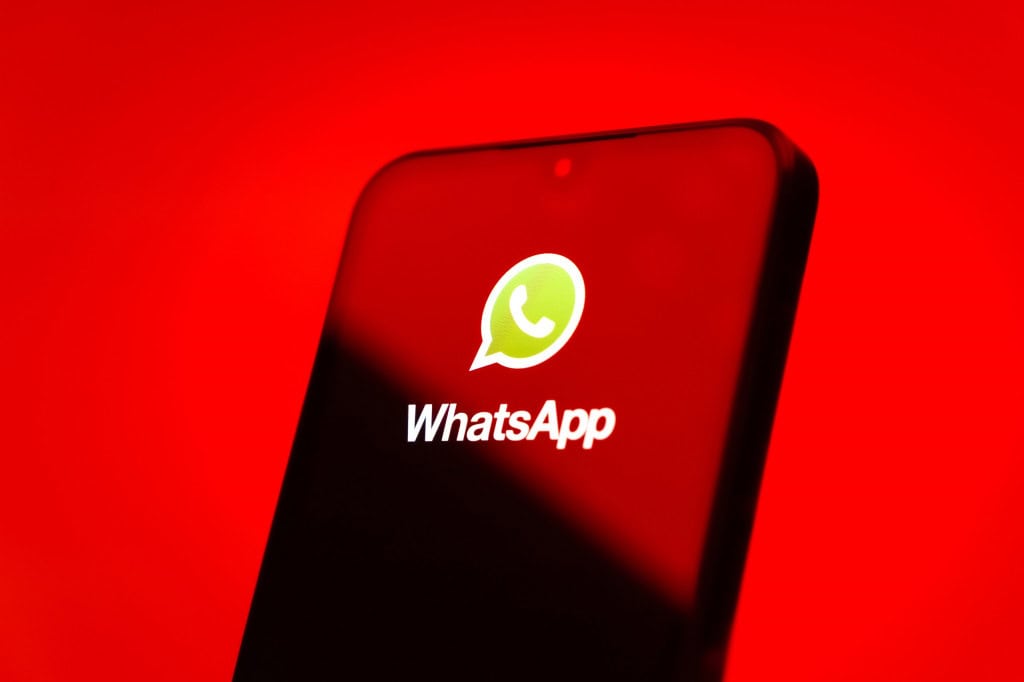 Logo do WhatsApp em um smartphone