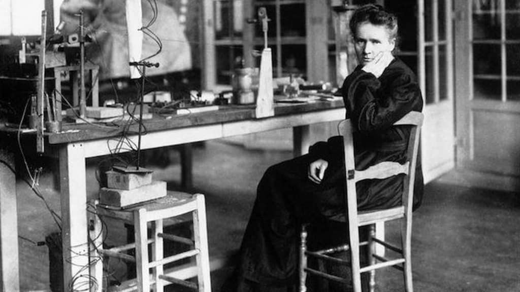 Marie Curie, cientista polonesa que morreu aos 66 anos por complicações causadas pela exposição prolongada à radiação em seu trabalho. Corbis Historical/GettyImages