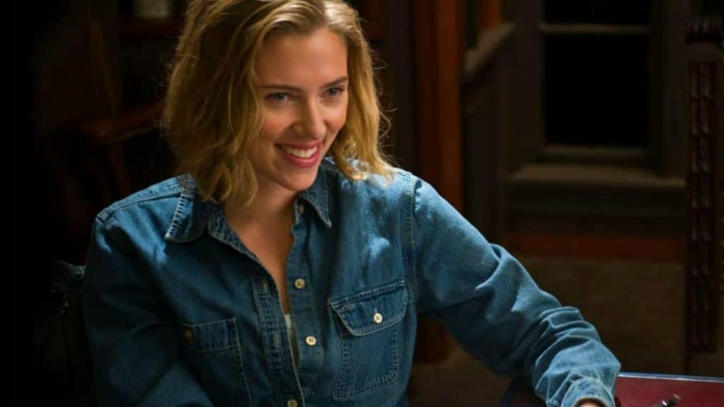 Scarlett Johansson sorrindo